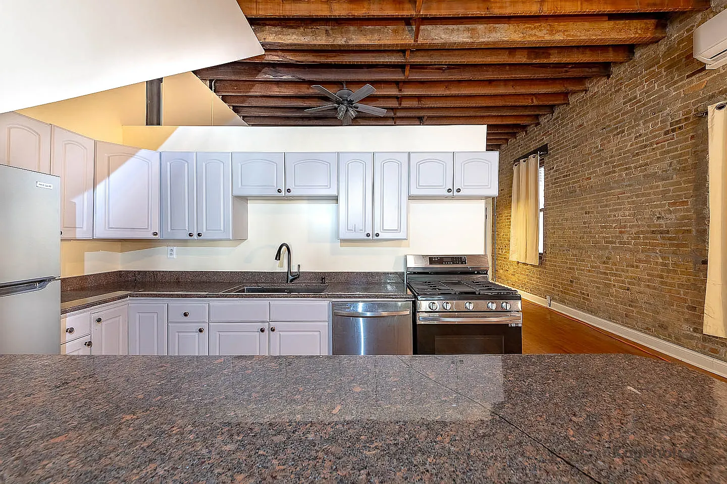 1 bed, 1.5 bath, 900 sqft, $1,950 — Photo 3