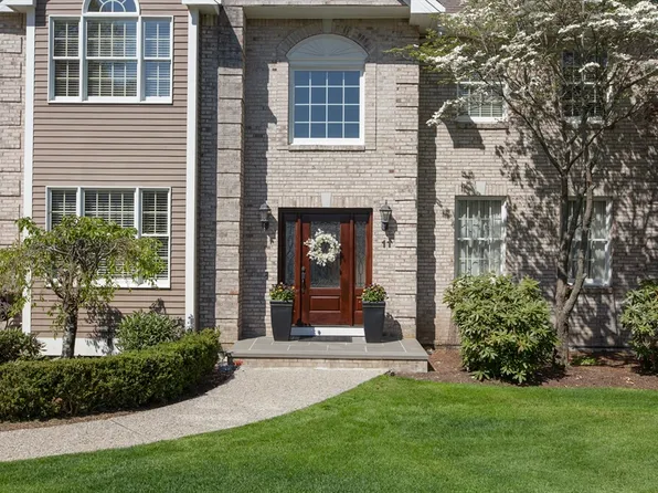 11 Bridle Dr, Lincoln, RI 02865