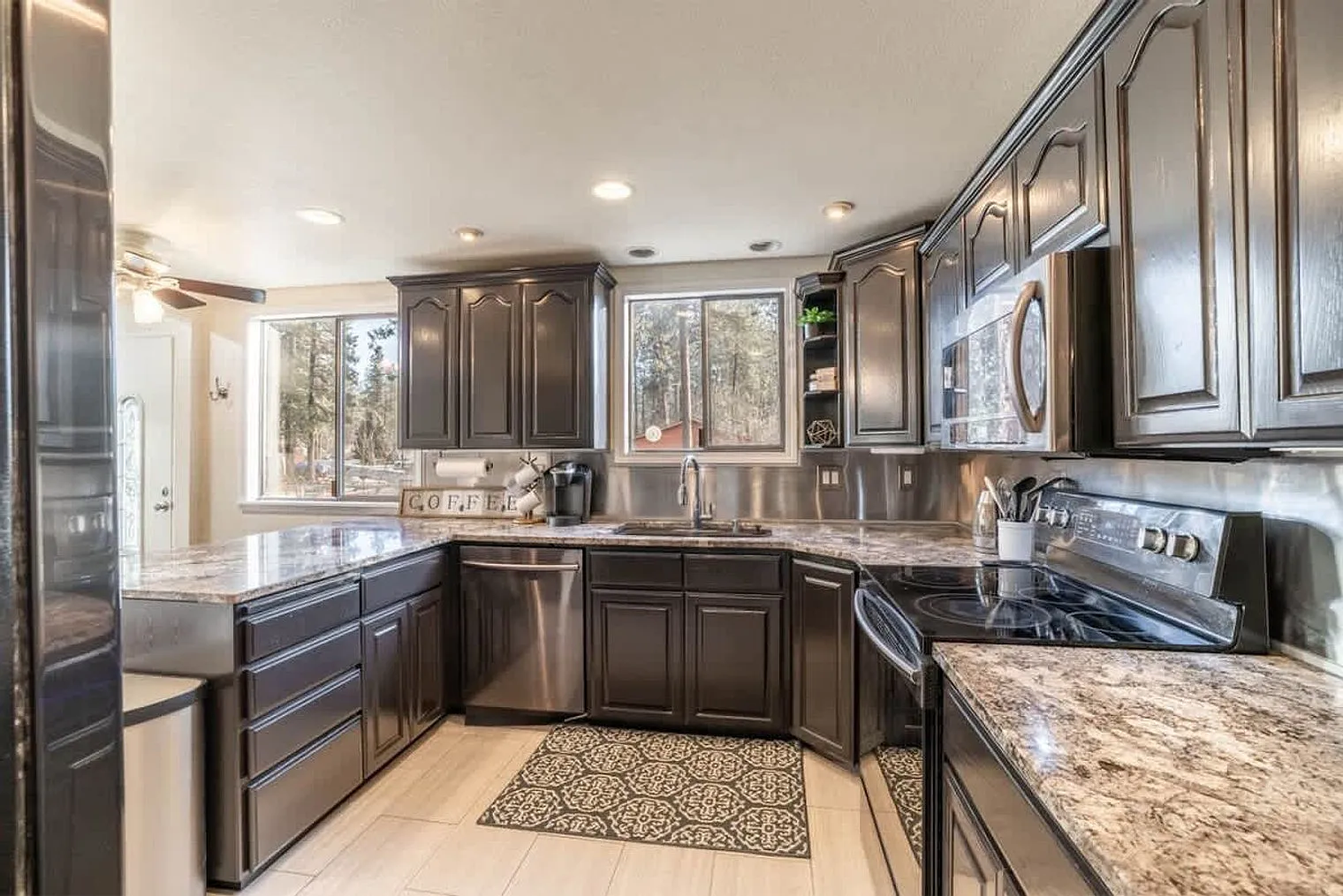 5 bed, 3.0 bath, 4219 sqft, $10,242 — Photo 4