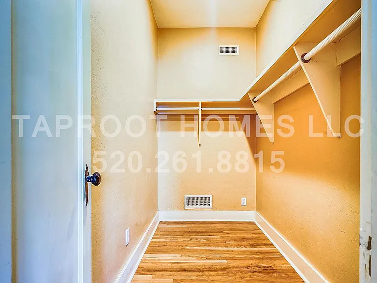 1911 E Hawthorne St — Photo 18