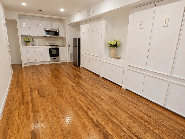 550 Schenectady Ave #8 — Photo 2