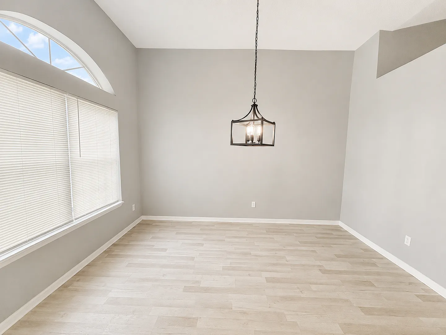 Beautifully updated 3/2 ready for rent — Photo 4