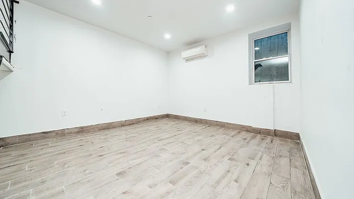 Rented by Nooklyn NYC LLC | media 21