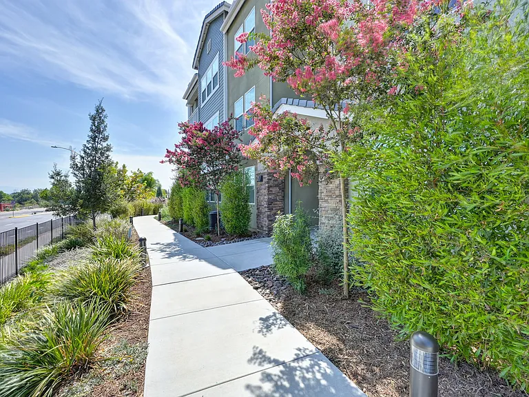 Vela Apartments — Photo 93