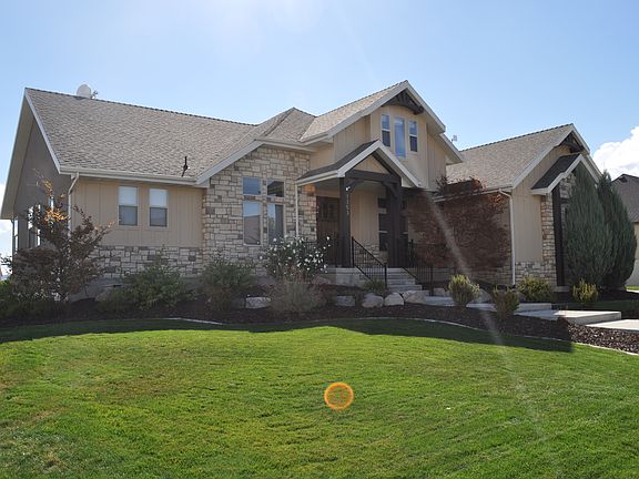 2nd image of 1353 W Carriage View Ct