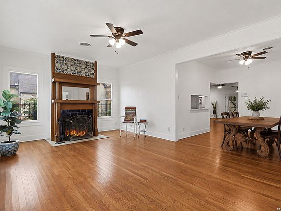 2nd image of 1833 W GRAMERCY PL