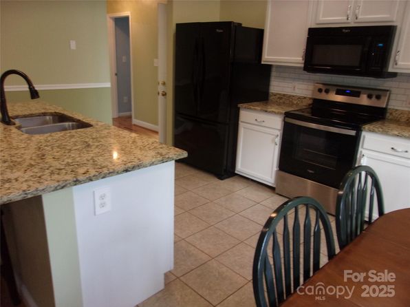 109 Gatwick Ct, Statesville, NC 28677