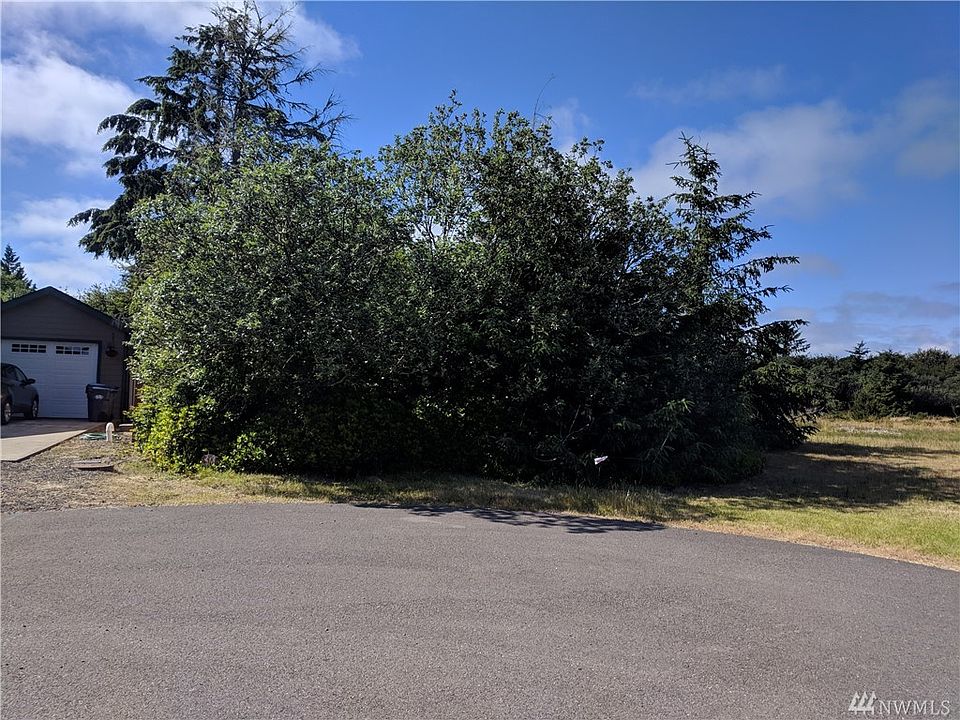 2nd image of 912 Beachcomber Ct SW