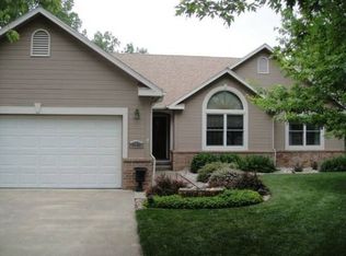 2125 Hillview Dr, Manhattan, KS 66502