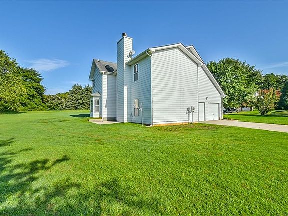 4th image of 400 Preakness Ln