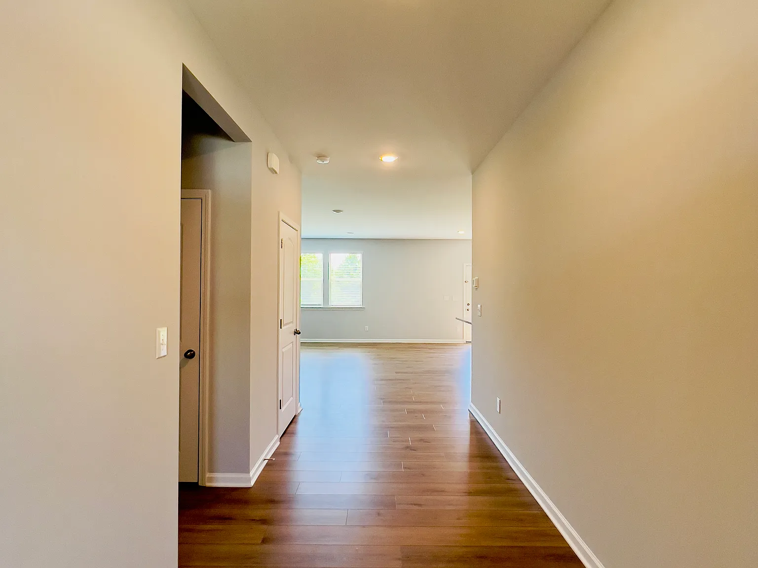 5 bed, 3059 sqft, $2,999 — Photo 3