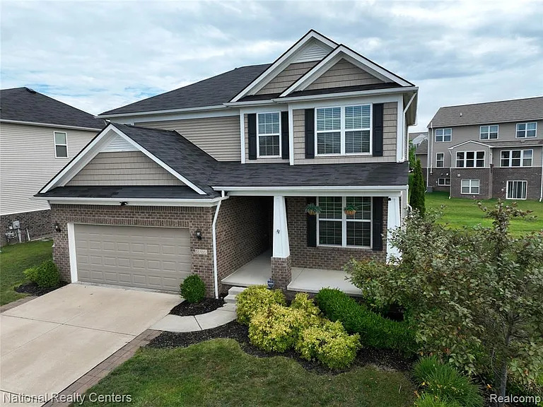58180 Jonagold Ln — Photo 2