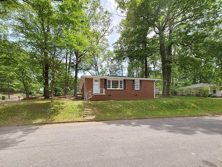 3225 Forrest Hills Dr — Photo 1