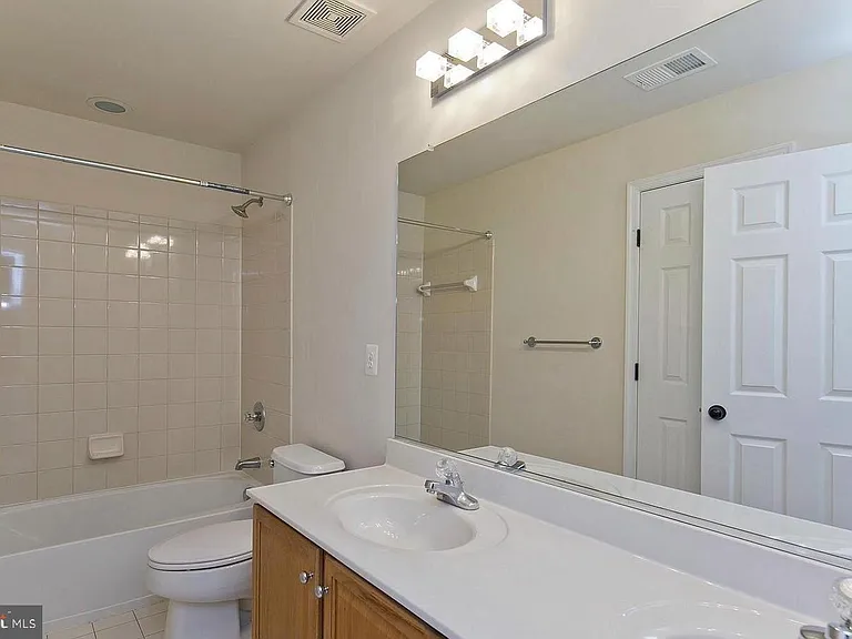 73 Spoon Sq — Photo 11