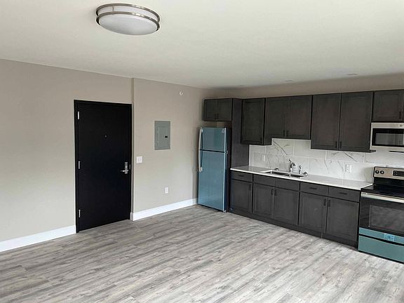 2nd image of 704 8th St #305