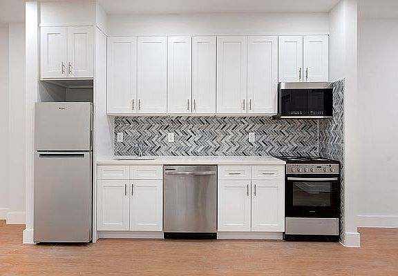 2nd image of 428 E 14th St #3