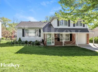 8925 Grandview Dr, Overland Park, KS 66212