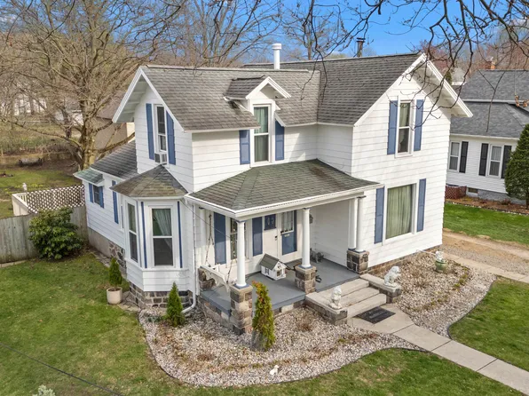 79 Budlong St, Hillsdale, MI 49242