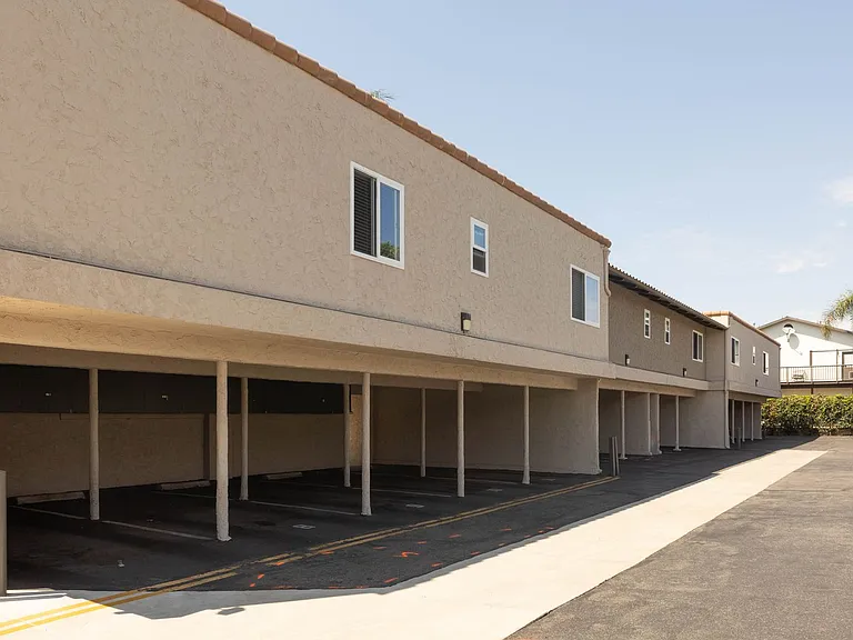 Cabana Apartments — Photo 23