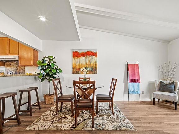 4th image of 136 Hacienda Pl