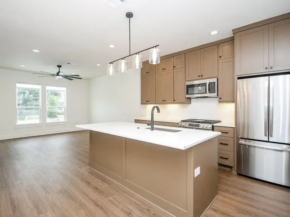 4101 Victoria Ave #B, Dickinson, TX 77539