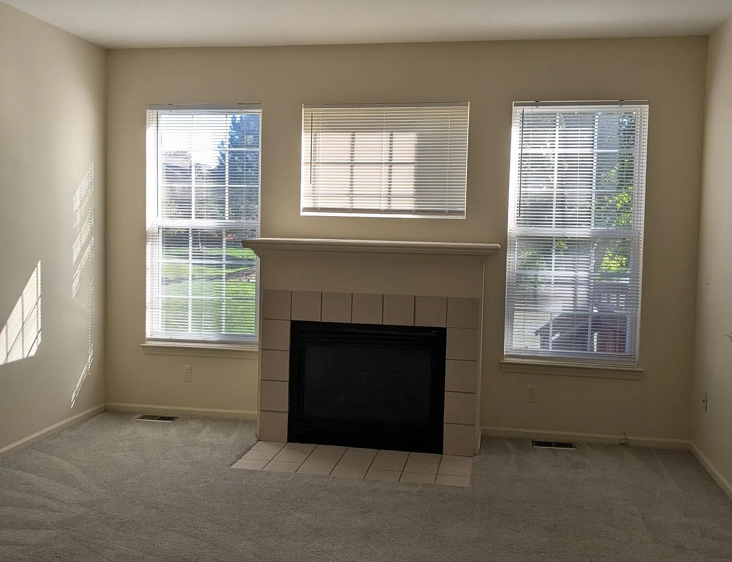 3 bed, 2.5 bath, 1558 sqft, $2,195 — Photo 3