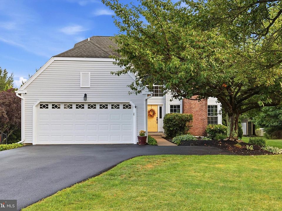 1st image of 111 Weston Ct