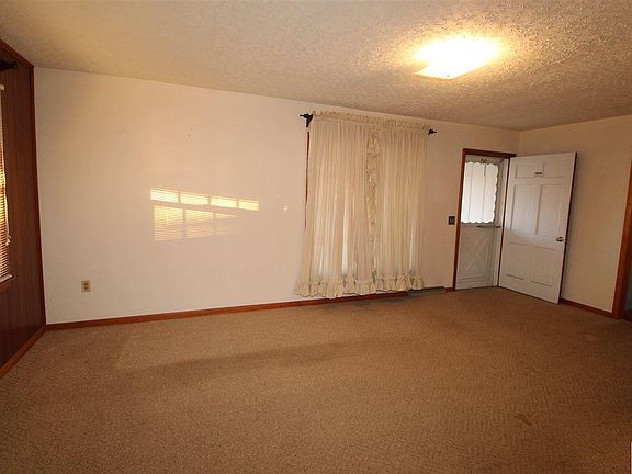 3rd image of 210 Jones Ave
