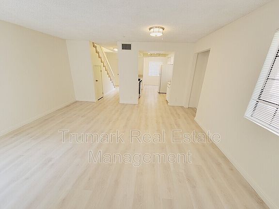 2nd image of 2923 Montrose Ave #105