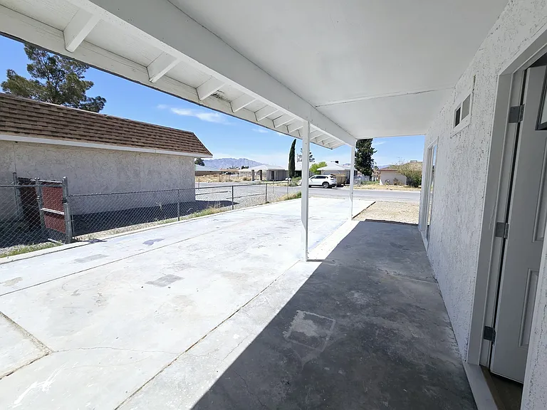 1083 E Calvada Blvd #B — Photo 19