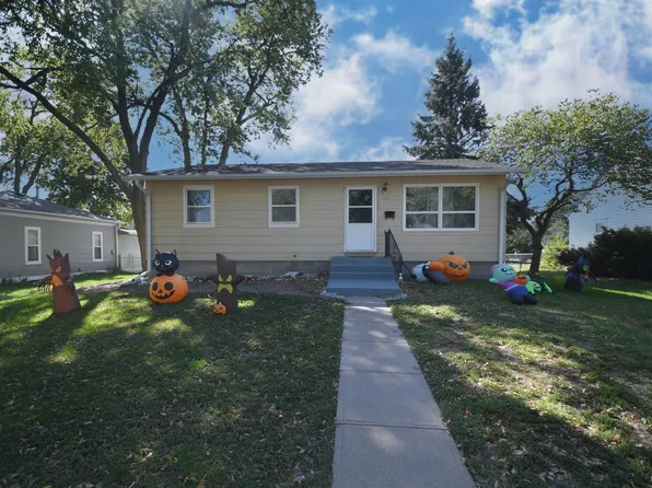 109 E 29th St, Kearney, NE 68847