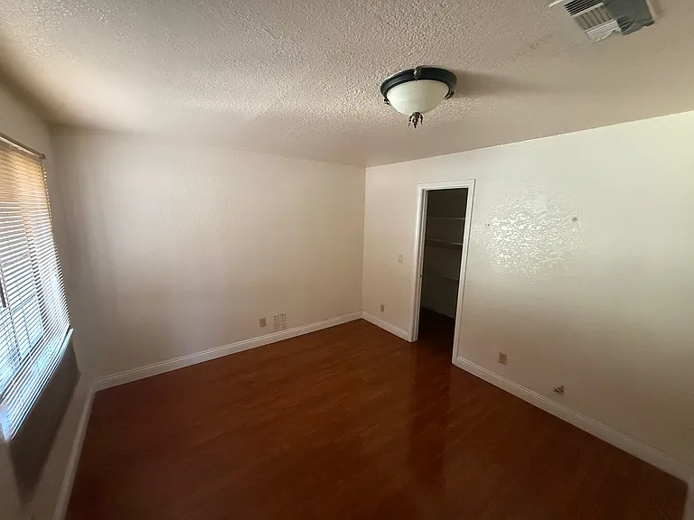 1409 Santa Margarita St — Photo 5
