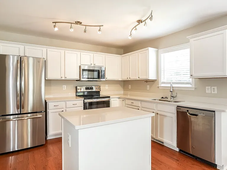 6412 Willowlawn Dr — Photo 9