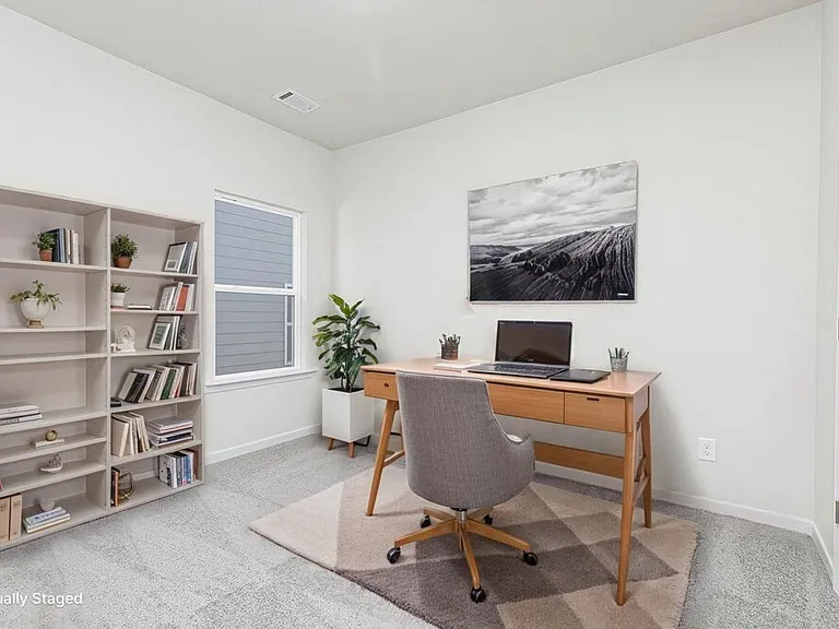 641 Mackenzie Cv — Photo 17