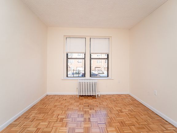 5th image of 24-05 28th St #B1