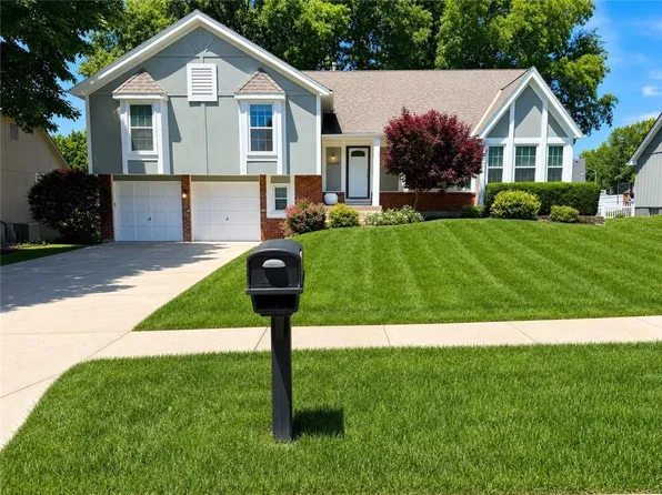 10308 Oakmont St, Overland Park, KS 66215