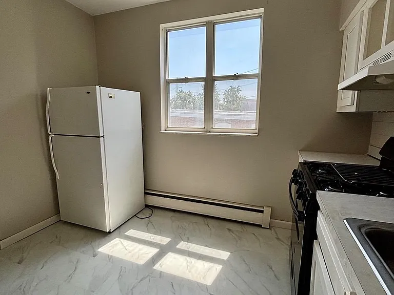 1030 Lawrence Ave — Photo 9