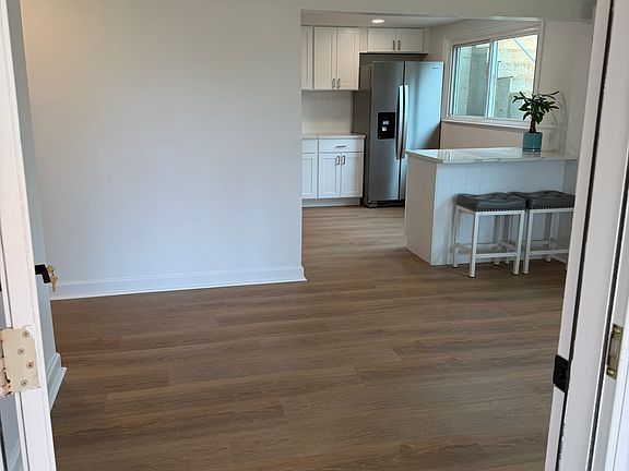 3rd image of 1132B Saint Clair Ave #B