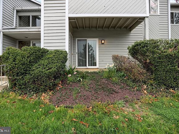 3rd image of 2212 Lowells Glen Rd Unit D
