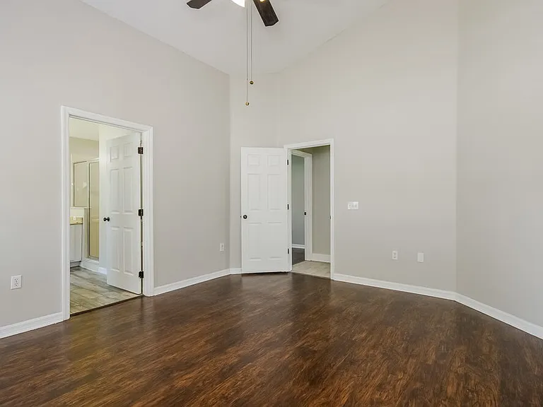 1320 Creekview Ct — Photo 10