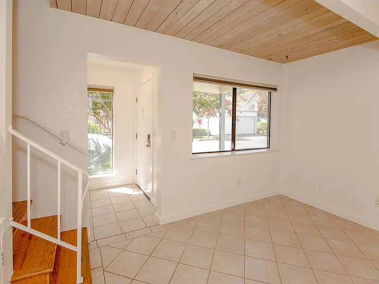 3121 Nantucket Ter — Photo 29
