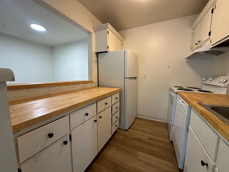 University Park Apartments near Cornell University — Photo 188