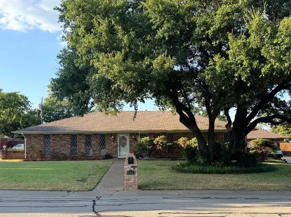 141 Villa Park Dr, Highland Village, TX 75077