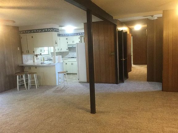 4th image of 409 S Avenue H