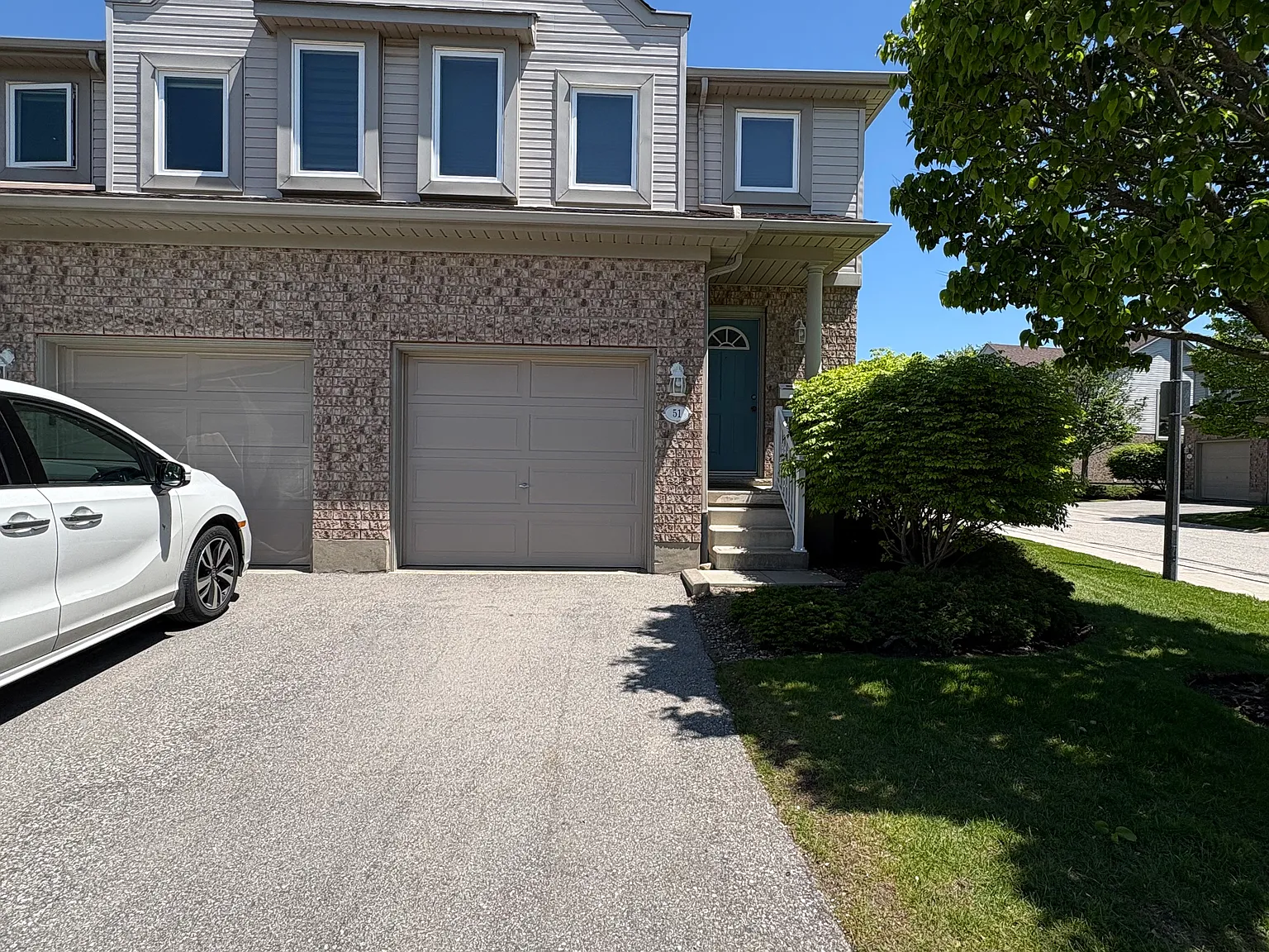 Room 2 - 51 Roehampton Crescent Guelph ON — Photo 1