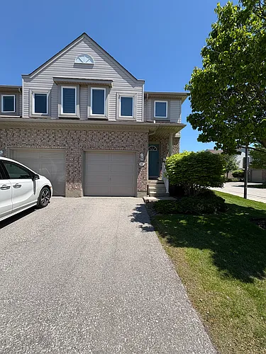 51 Roehampton Cres Photo 1