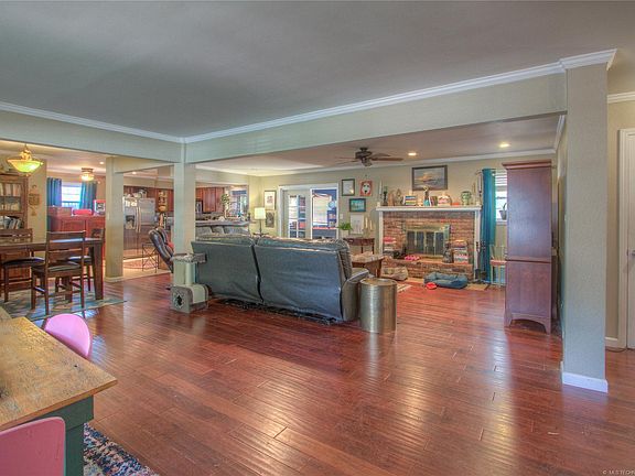 4th image of 7333 S 69th Pl E
