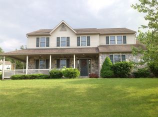 1356 Clearview Dr, Denver, PA 17517
