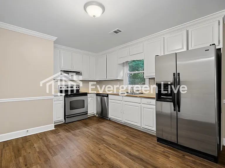 4490 Sewell Rd — Photo 3