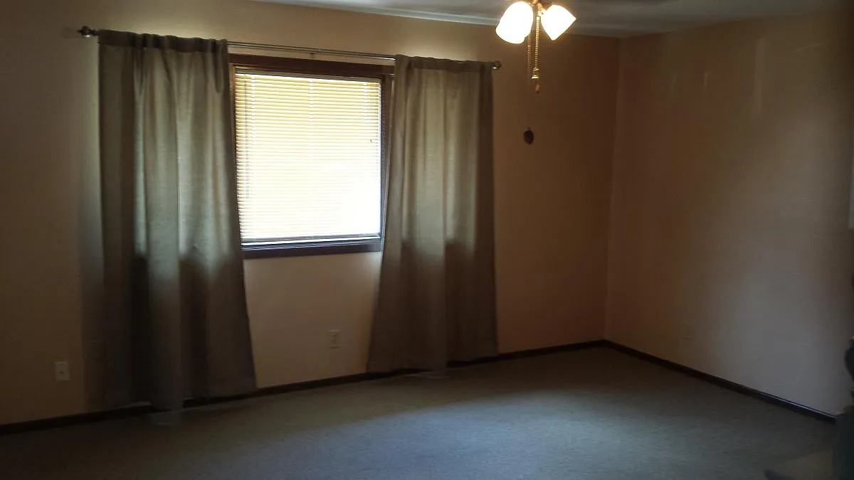 2325 E St — Photo 4
